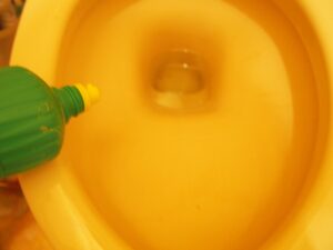 サンポールでトイレつまりの解消は可能？効果や用途・使い方を解説