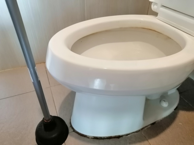 名古屋市のトイレつまりで水道修理業者に依頼すべきケース