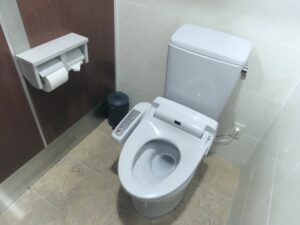 トイレの水が逆流する原因は？トイレつまりで逆流する場合の対処法も