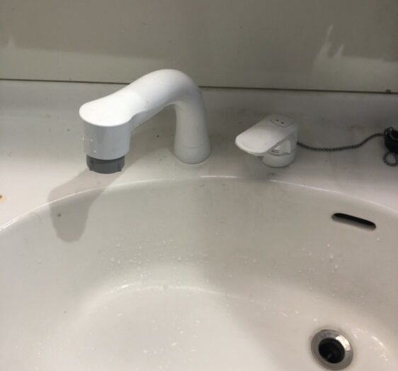 洗面所の水漏れ / 大阪府大阪市 施工写真1
