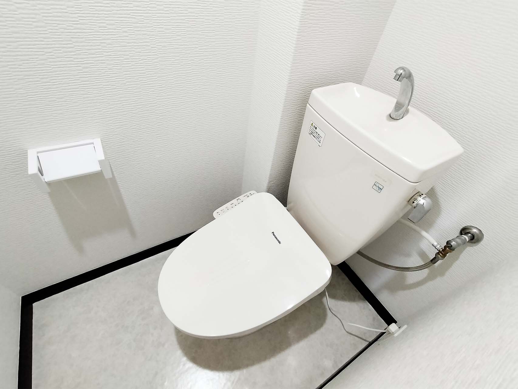止水栓によるトイレタンク水量の調整方法