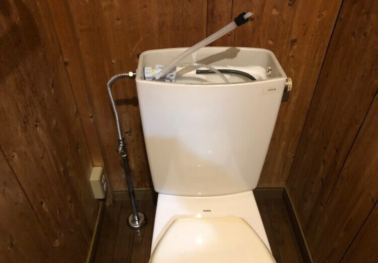 トイレのタンクから水漏れ / 大阪府大阪市 施工写真1