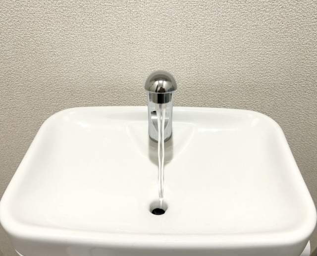 トイレタンクを開けずに掃除する方法