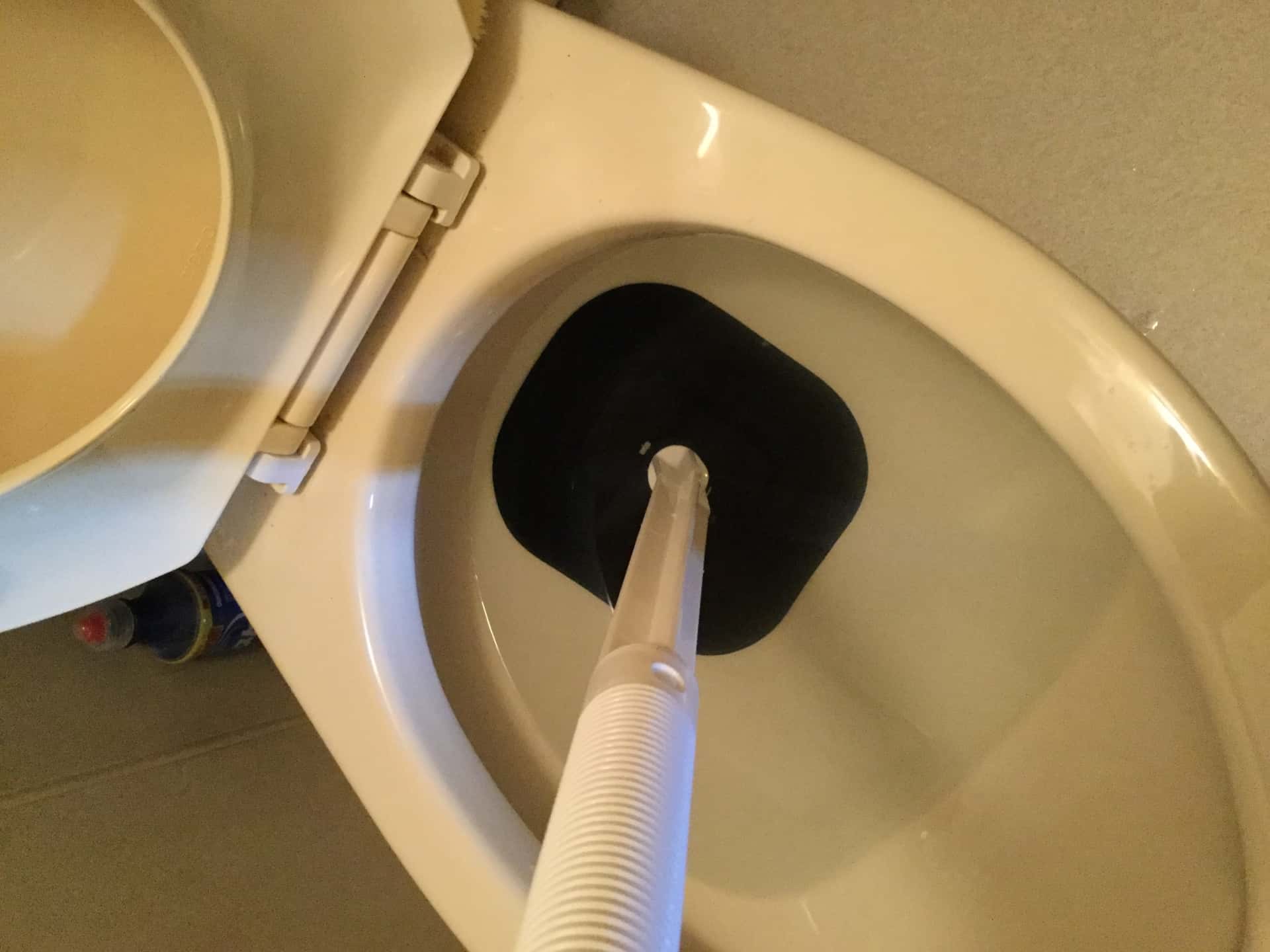 流せるおしりふきがトイレにつまった時の対処法