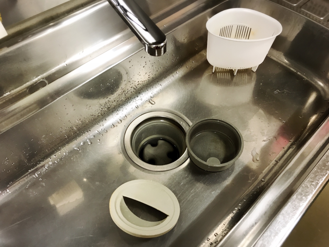 キッチン排水口のつまりを自分で溶かす方法5選 