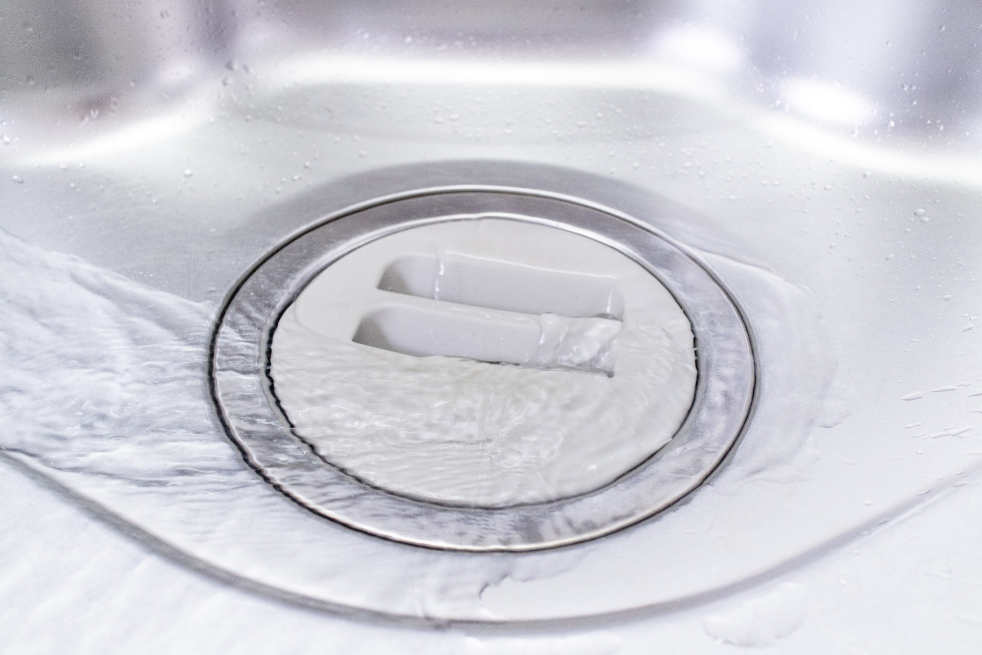 キッチンの排水口がつまりやすい理由 