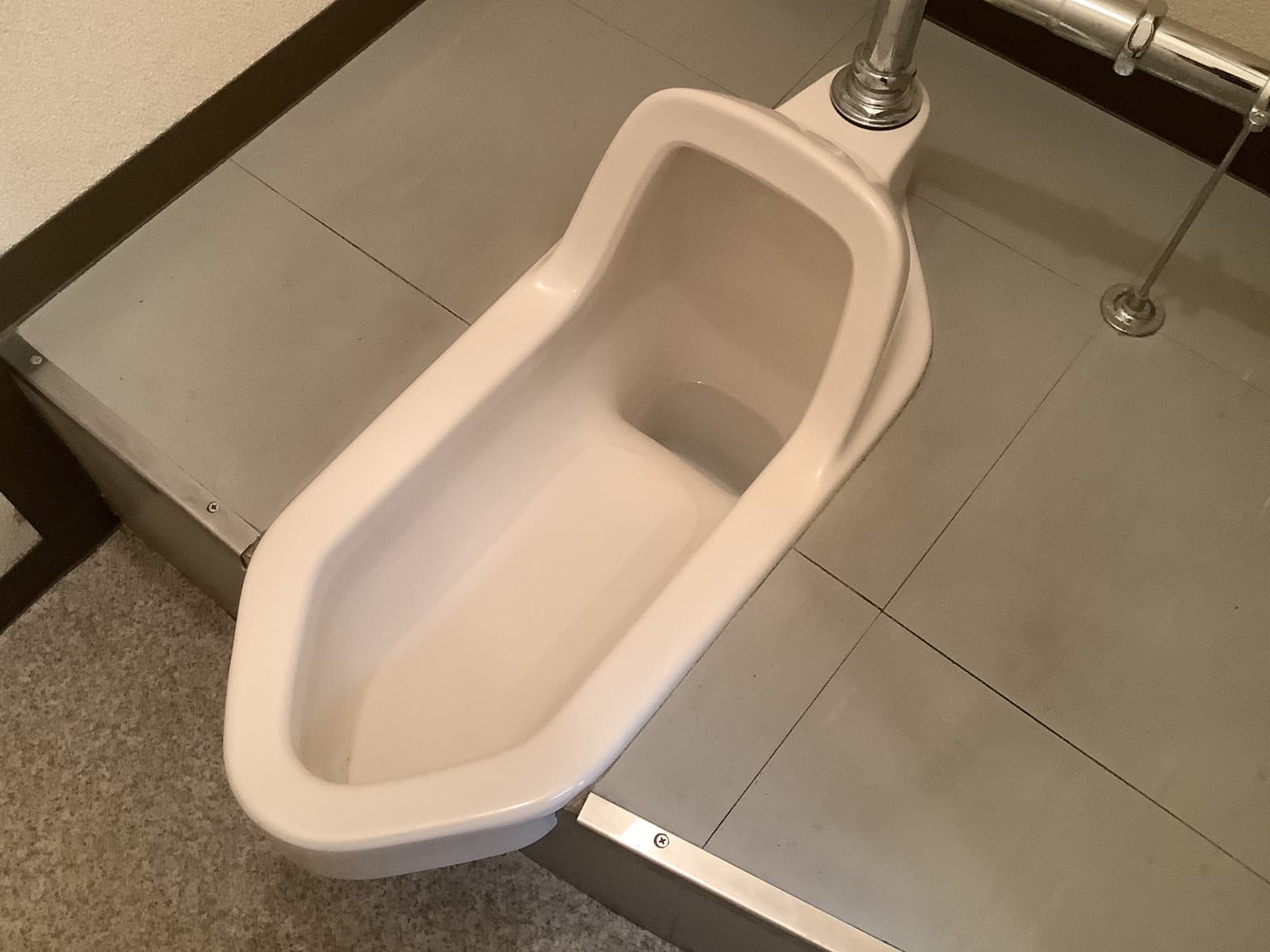 和式トイレの構造は洋式に比べてシンプル