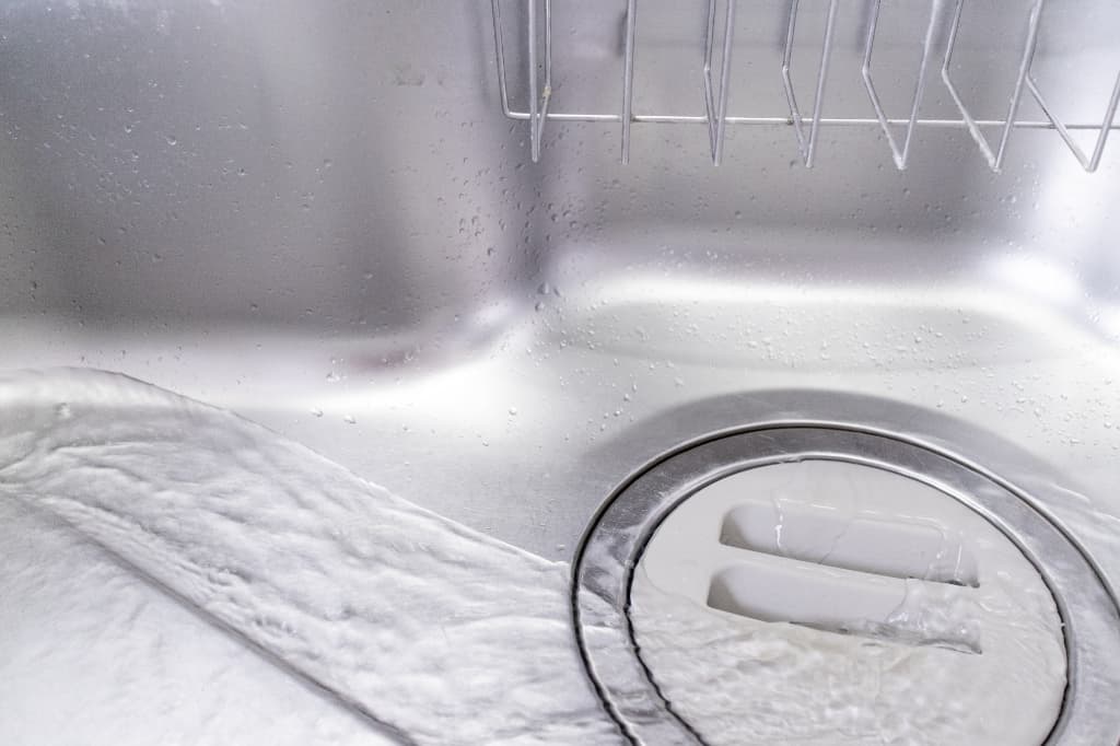 排水管からトントン音が聞こえた時にとるべき対処法