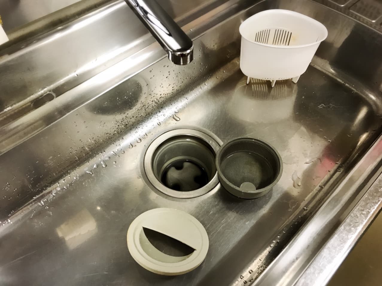 キッチンから原因不明の臭いがしたら確認すべき箇所