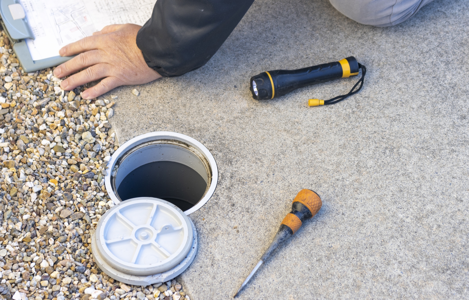 汚水枡の掃除方法|パイプユニッシュは使える?掃除したことない人必見! 45 つまり除去・掃除の業者依頼の場合の費用