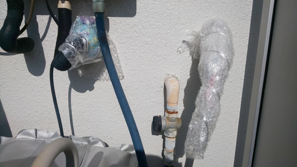 水道管凍結を防ぐ保温材の正しい巻き方！注意点や種類別の特徴も紹介