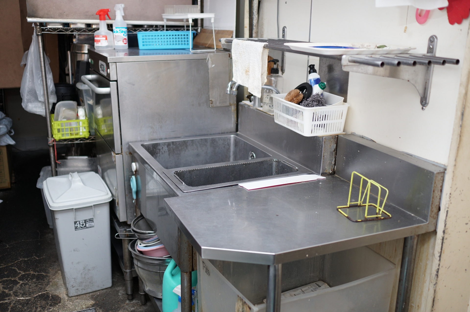 グリストラップでつまりが発生!応急処置と業者での解消料金を徹底解説 3 グリストラップがつまる主な原因