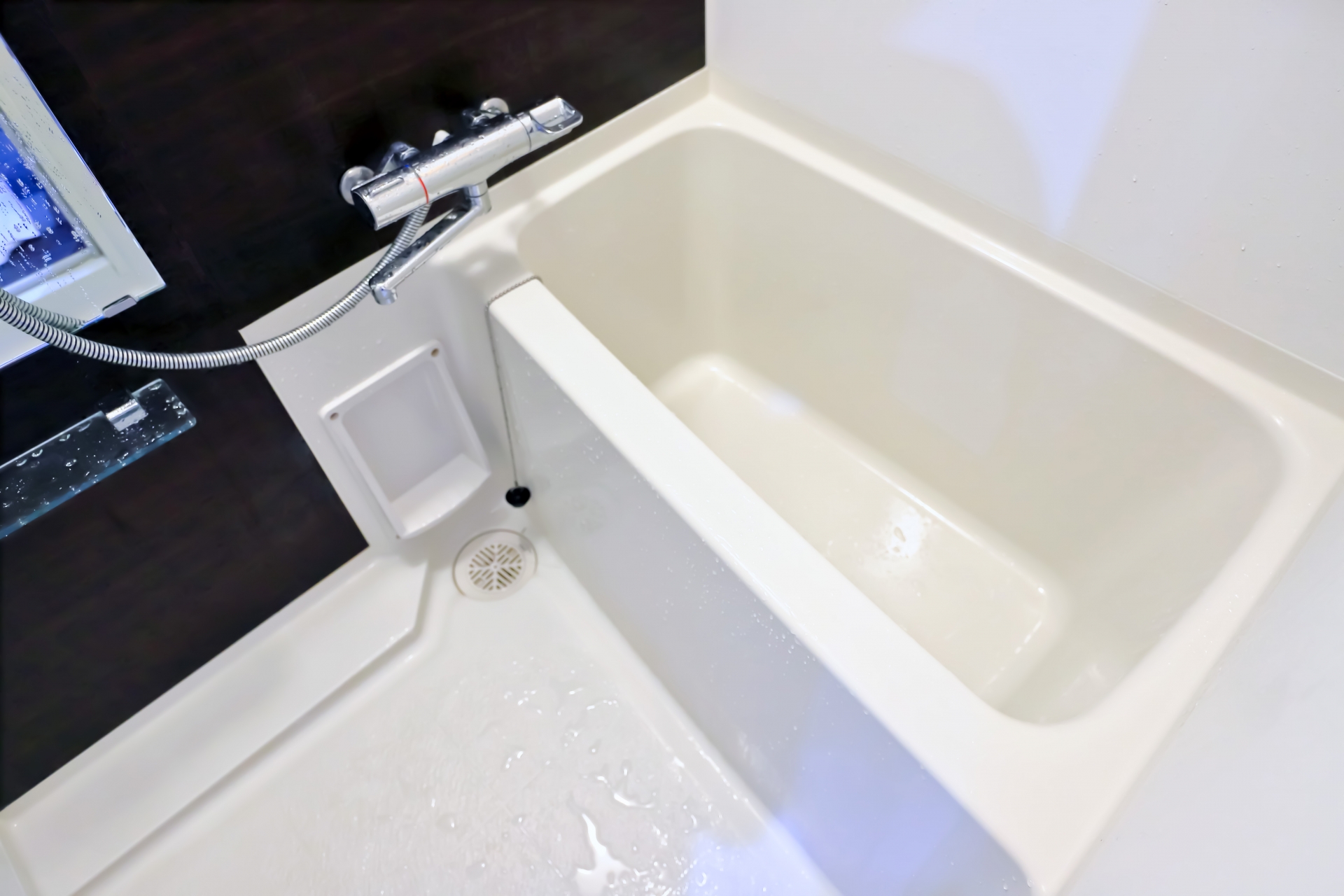 シャワーの止水栓はどこ?ないときの探し方・水圧を上げる方法を解説 3 【メーカー別】シャワー止水栓の設置場所