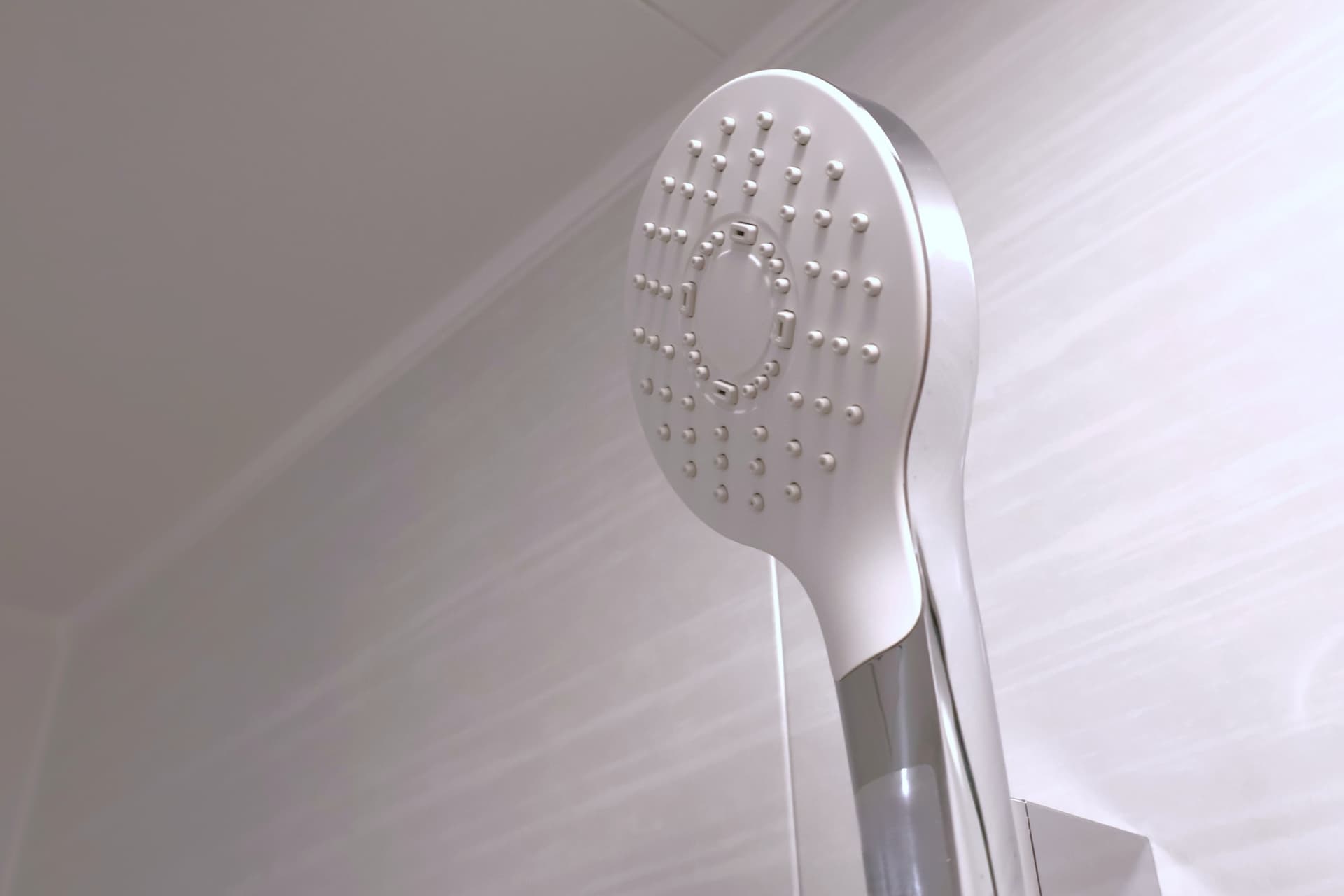 シャワーヘッド・ホースの交換方法!作業前の確認事項や注意点も解説 5 シャワーヘッドの交換方法