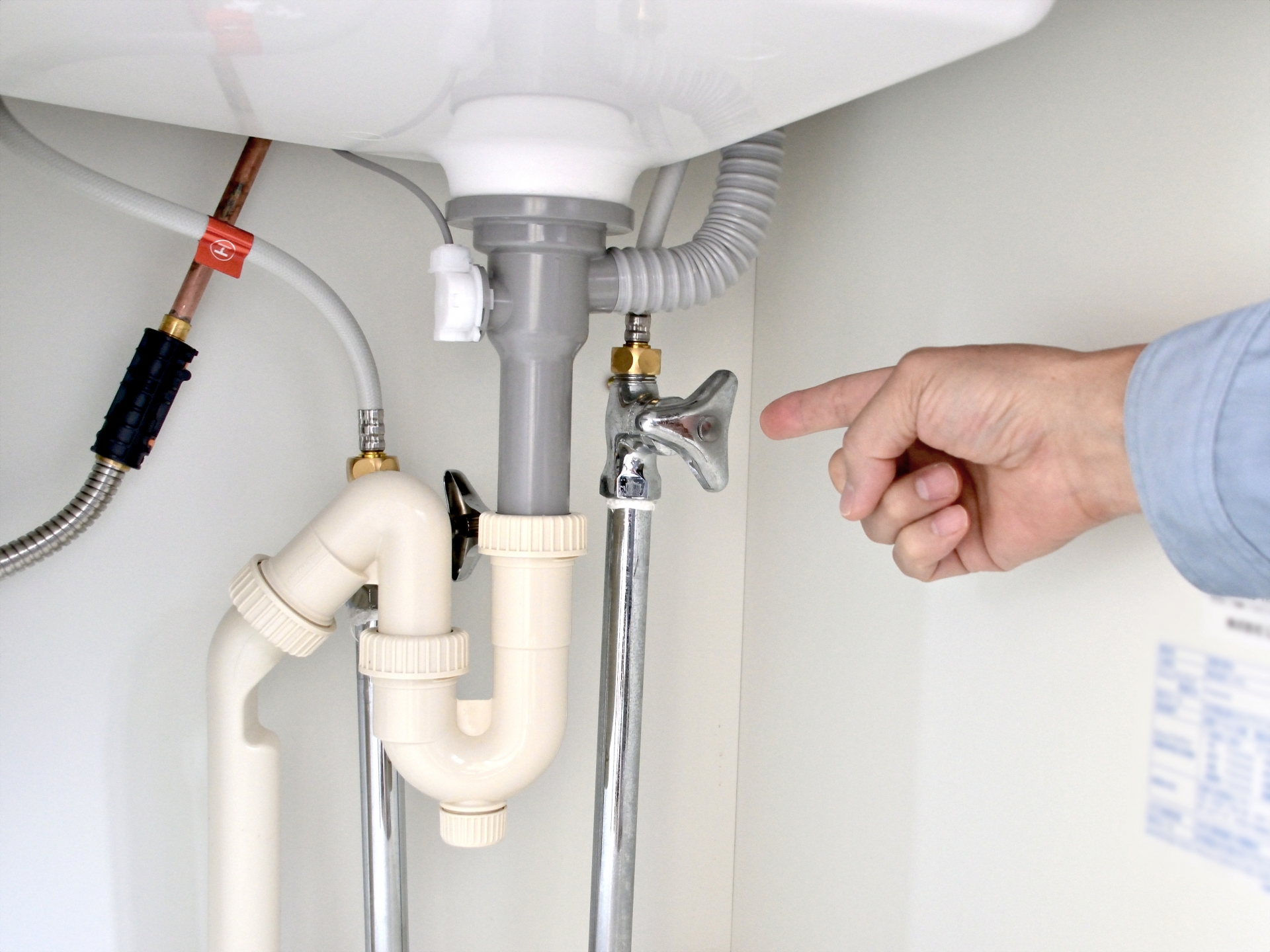 シャワーの止水栓はどこ?ないときの探し方・水圧を上げる方法を解説 4 シャワー止水栓が見つからないときの確認ポイント