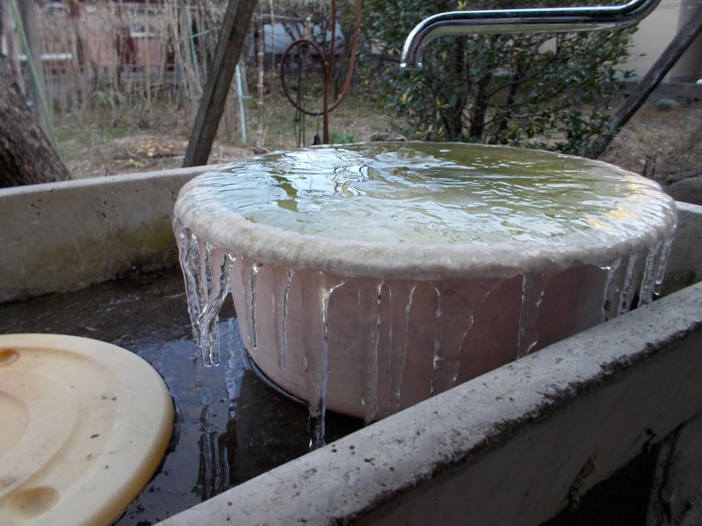 水道管の凍結防止対策まとめ!おすすめの対処法から注意点まで解説 14 今まさに凍結している場合の対処法