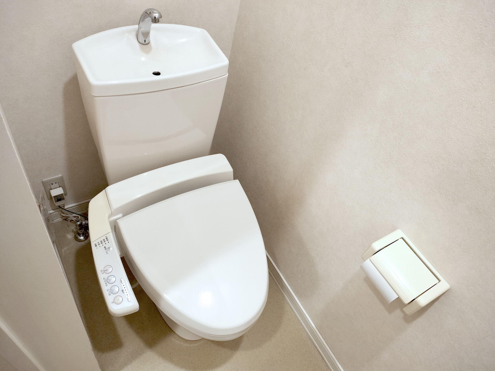 賃貸のトイレ故障はどこに連絡すればいい?費用負担や応急処置後の対処法 4 業者に依頼したときのトイレ修理の費用相場