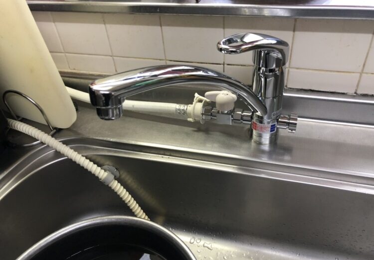 台所蛇口の水漏れを即日解決！最新混合栓への交換で快適キッチンを取り戻した事例 / 愛知県名古屋市 施工写真1