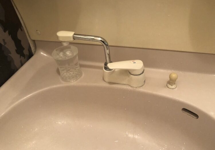 洗面所のポタポタ水漏れ解消！蛇口交換で朝の身支度が快適になった事例 / 千葉県花見川区 施工写真2