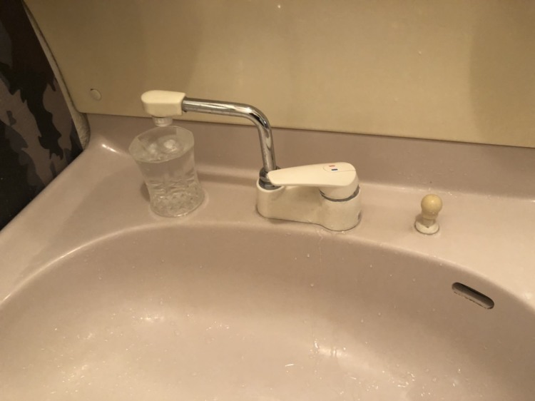 洗面所のポタポタ水漏れ解消!蛇口交換で朝の身支度が快適になった事例 / 千葉県花見川区 1 S 15458340