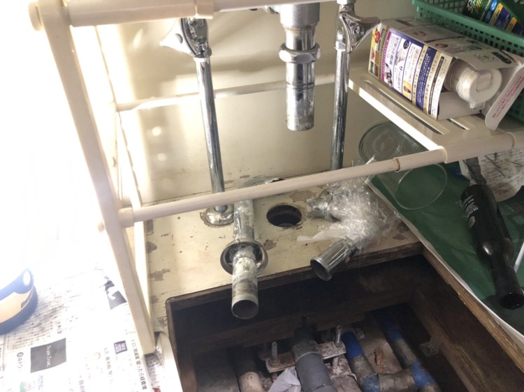 洗面台下の水漏れを90分で解決!排水パイプ交換の施工事例 / 大阪府中央区 1 S 15450134