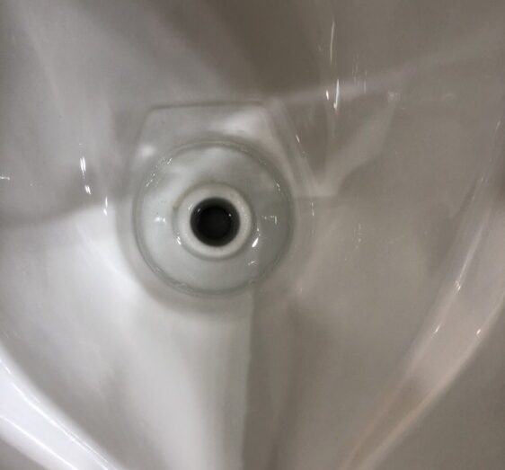 「流れない…」が一気に解決！男性用トイレのつまりを70分で復旧！ / 愛知県名古屋市 施工後