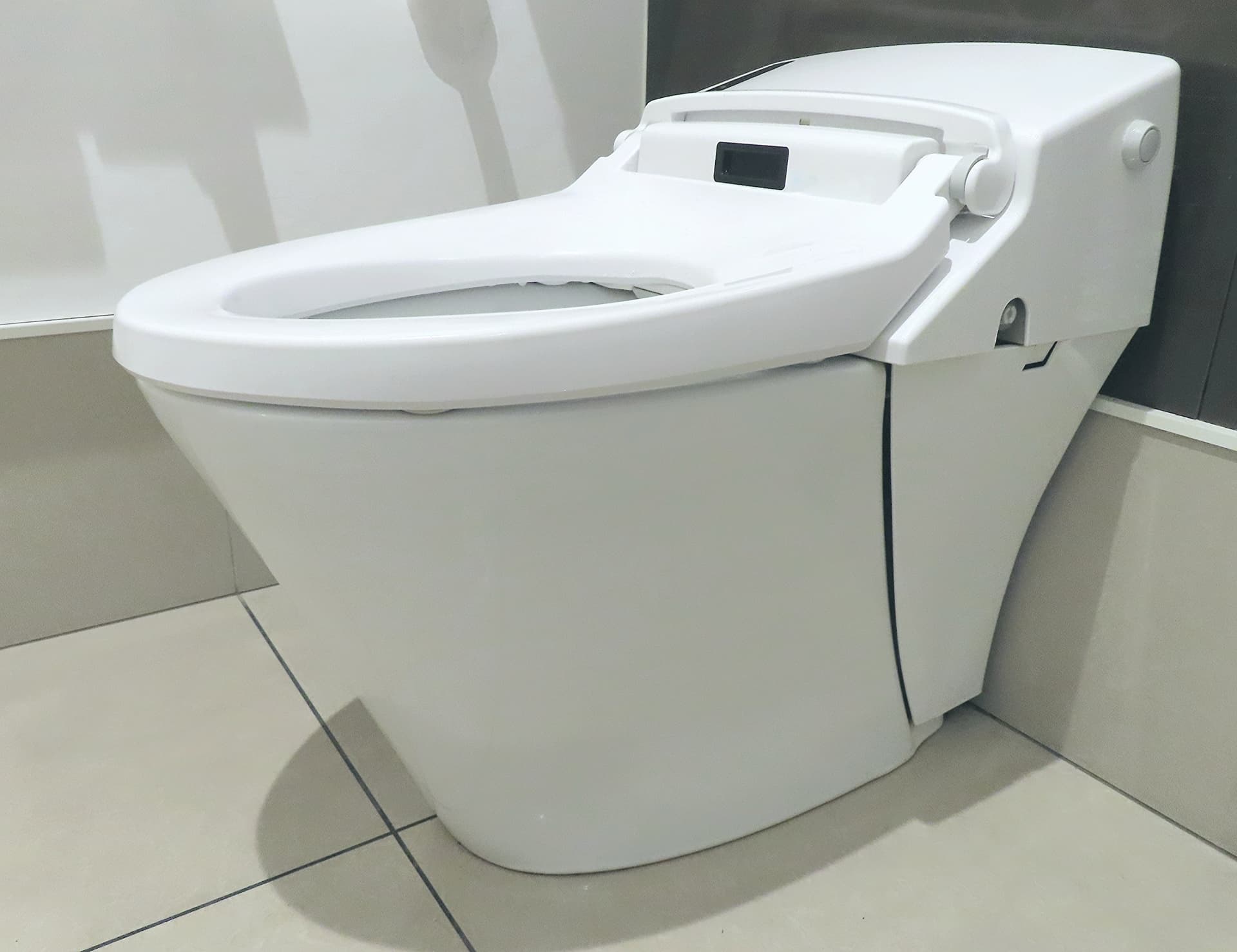 タンクレストイレはやめたほうがいい?後悔しないために知るべき理由 4 タンクレストイレはやめたほうがいいという意見も多い