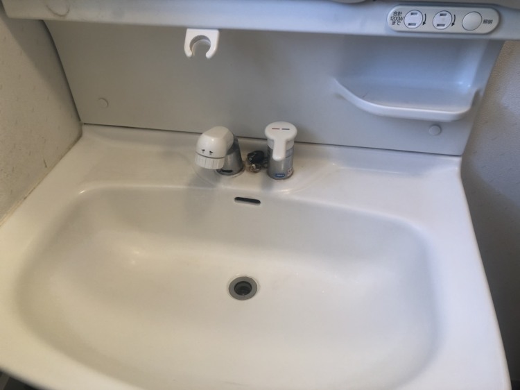 洗面台の「ポタポタ」が止まらない!蛇口を交換して家事を劇的に快適にする方法 / 愛知県名古屋市 1 b