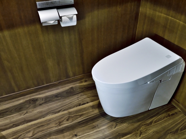 コメリのトイレリフォームを徹底解説!費用・おすすめプラン・依頼の流れ 2 コメリのタンクレストイレリフォーム