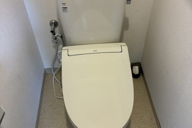トイレを本体ごと交換！温水洗浄便座付きの便器へ2時間で入れ替え / 大阪府泉佐野市 施工後