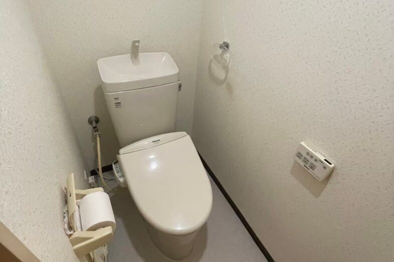 トイレの交換と床の張り替え / 京都府京都市 施工後